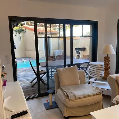 Avec Piscine A Pied Villa *